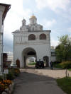 Святые ворота с Благовещенской надвратной церковью Покровского монастыря в Суздале
