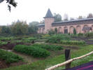 Ограда Спасо-Евфимиева монастыря с башнями и аптекарский огород в Суздале